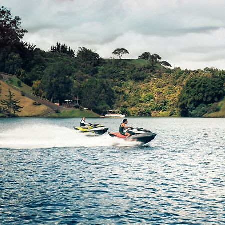 The Boato Hotel Guatape Ngoại thất bức ảnh Jet skiing on Lake Awoiti