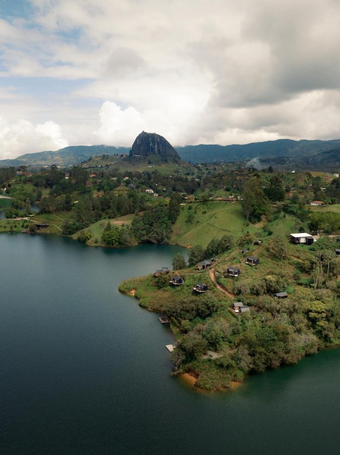 The Boato Hotel Guatape Ngoại thất bức ảnh View of the town of Guatapé and the rock of Guatapé