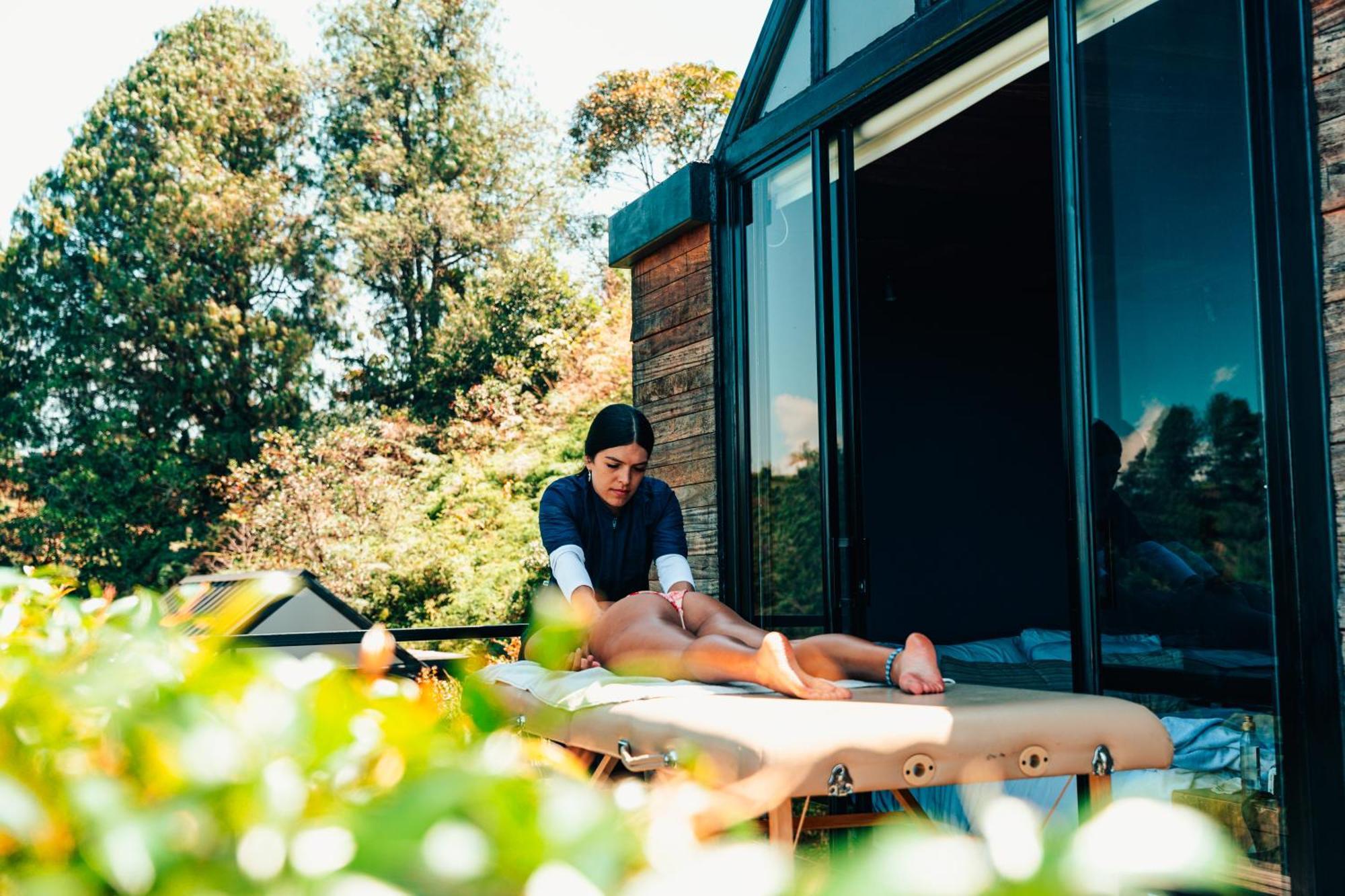 The Boato Hotel Guatape Ngoại thất bức ảnh A massage therapist treating a client