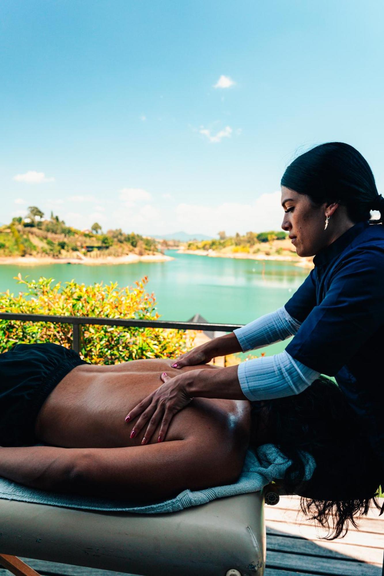 The Boato Hotel Guatape Ngoại thất bức ảnh Thai massage