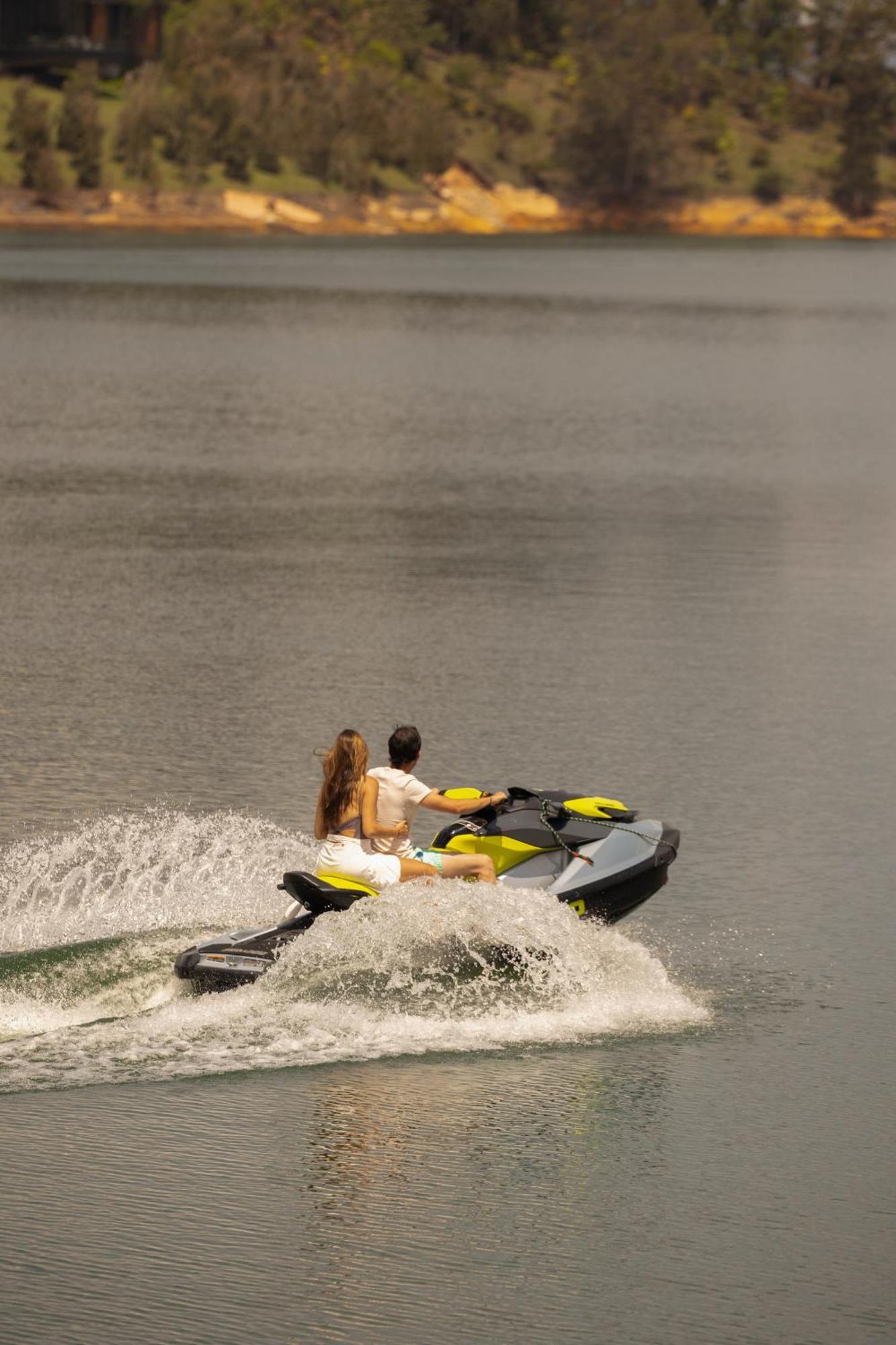 The Boato Hotel Guatape Ngoại thất bức ảnh Jet skiing