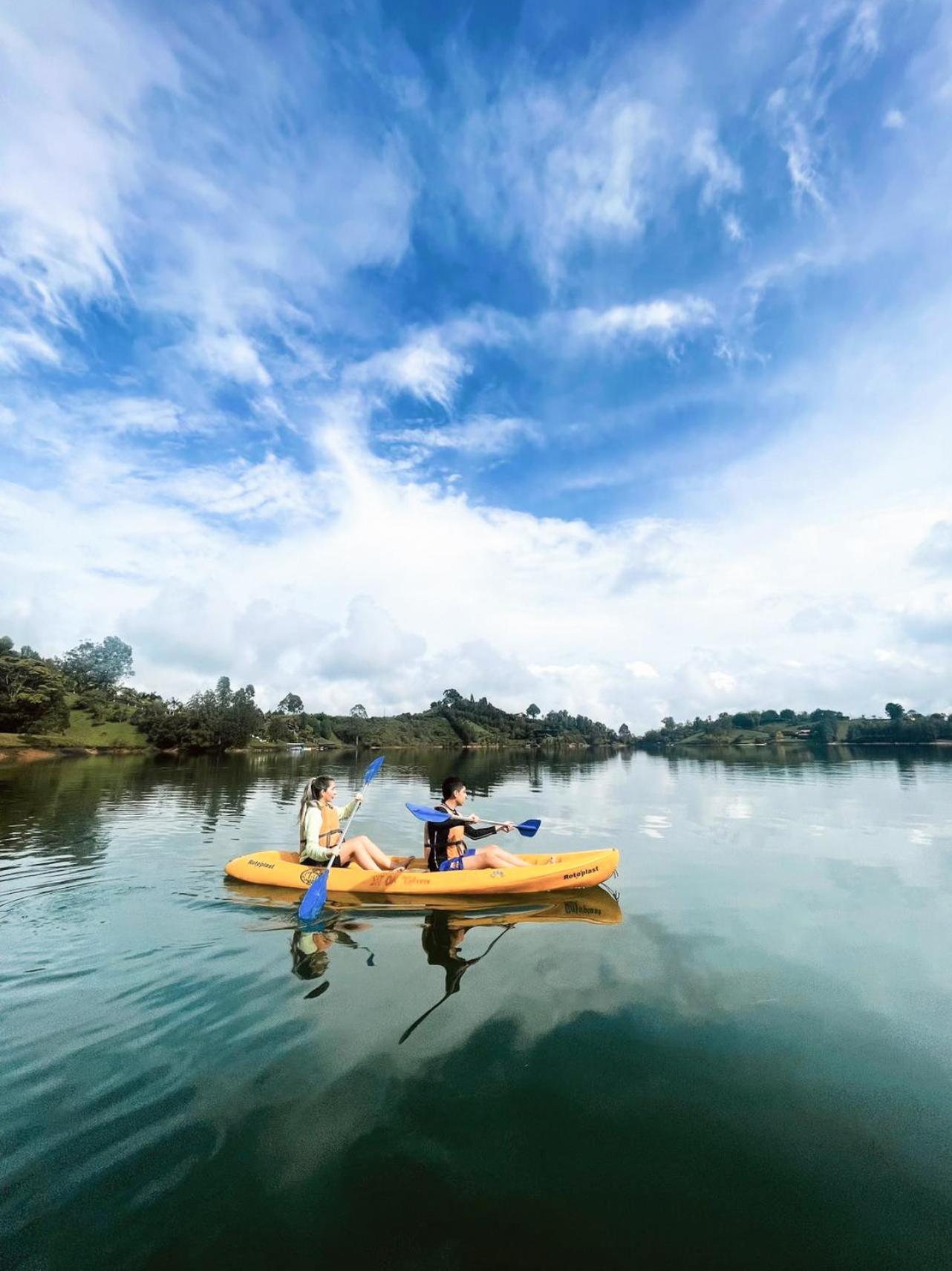 The Boato Hotel Guatape Ngoại thất bức ảnh Kayaking at the lake