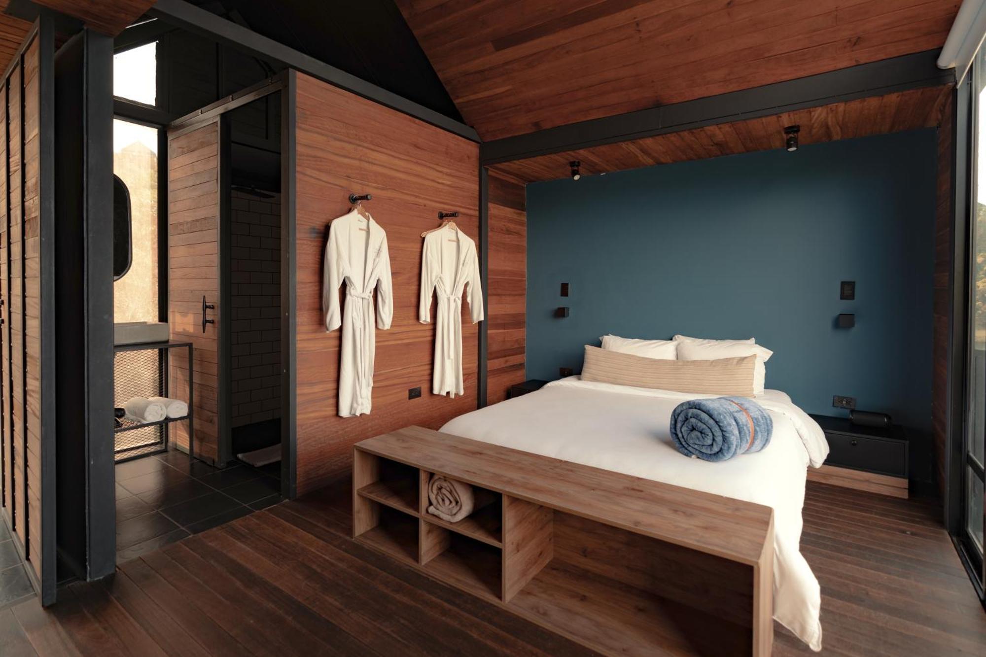 The Boato Hotel Guatape Ngoại thất bức ảnh A bedroom at the hotel