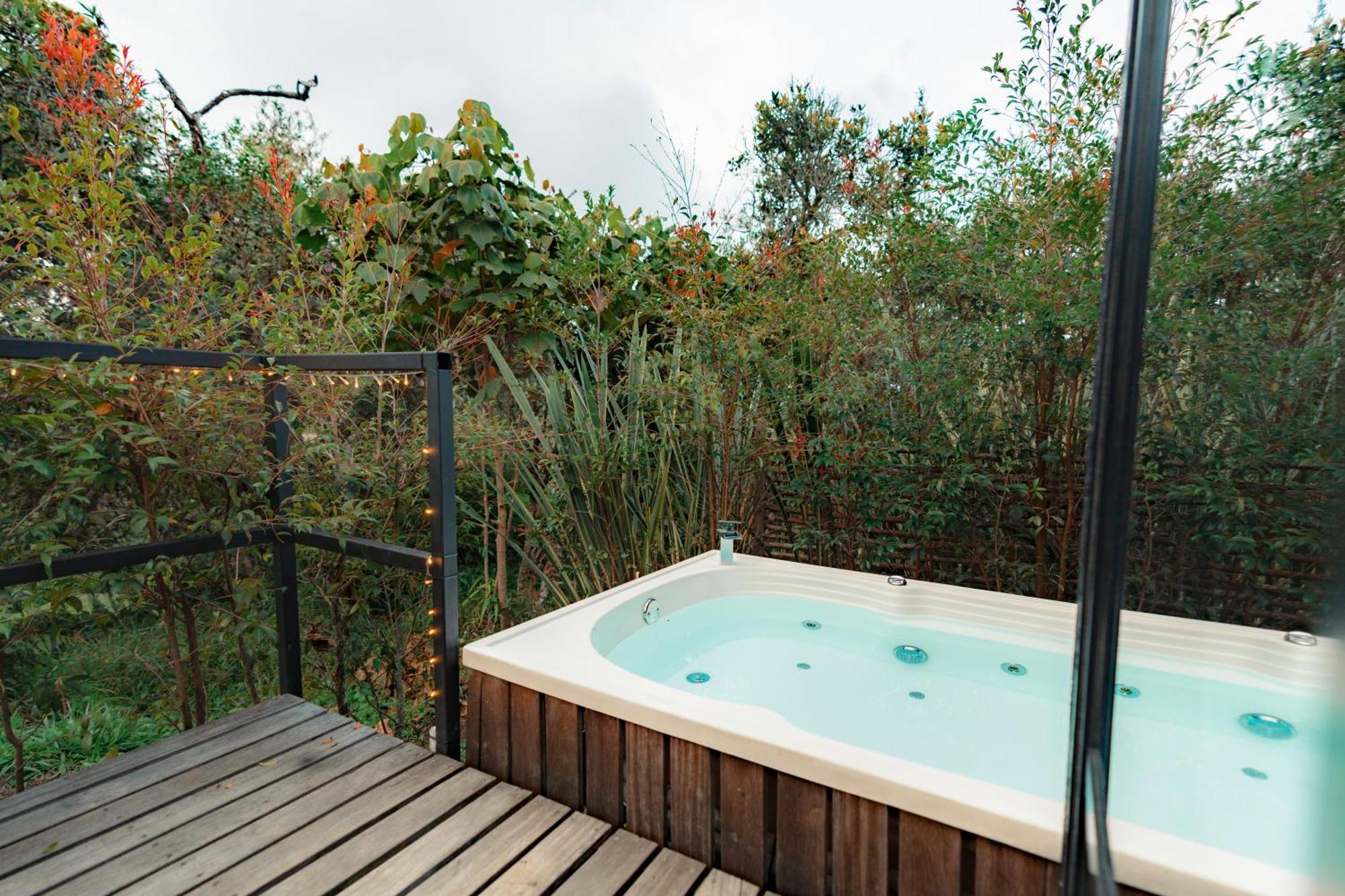 The Boato Hotel Guatape Ngoại thất bức ảnh A hot tub