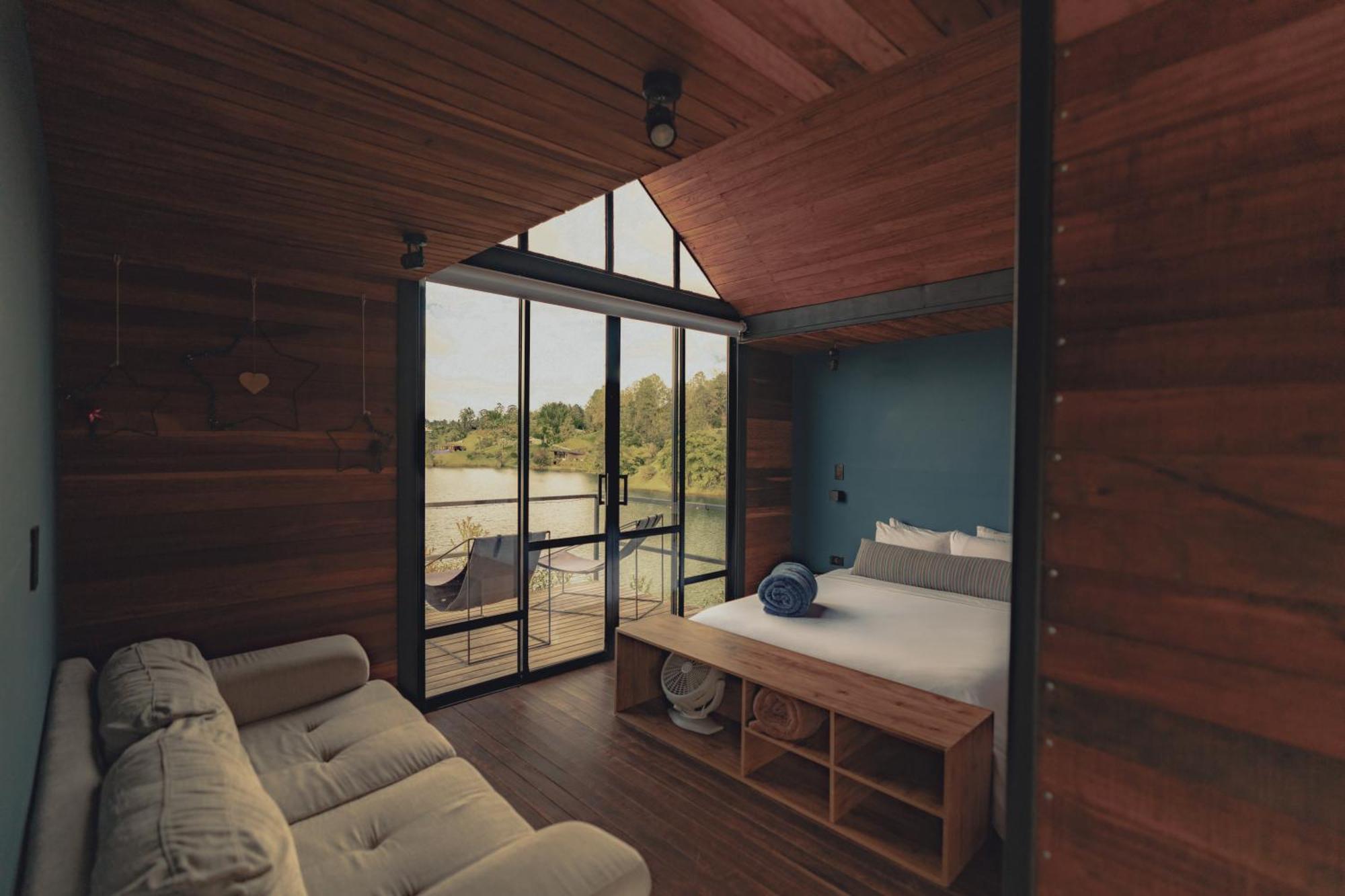 The Boato Hotel Guatape Ngoại thất bức ảnh Interior of a cabin