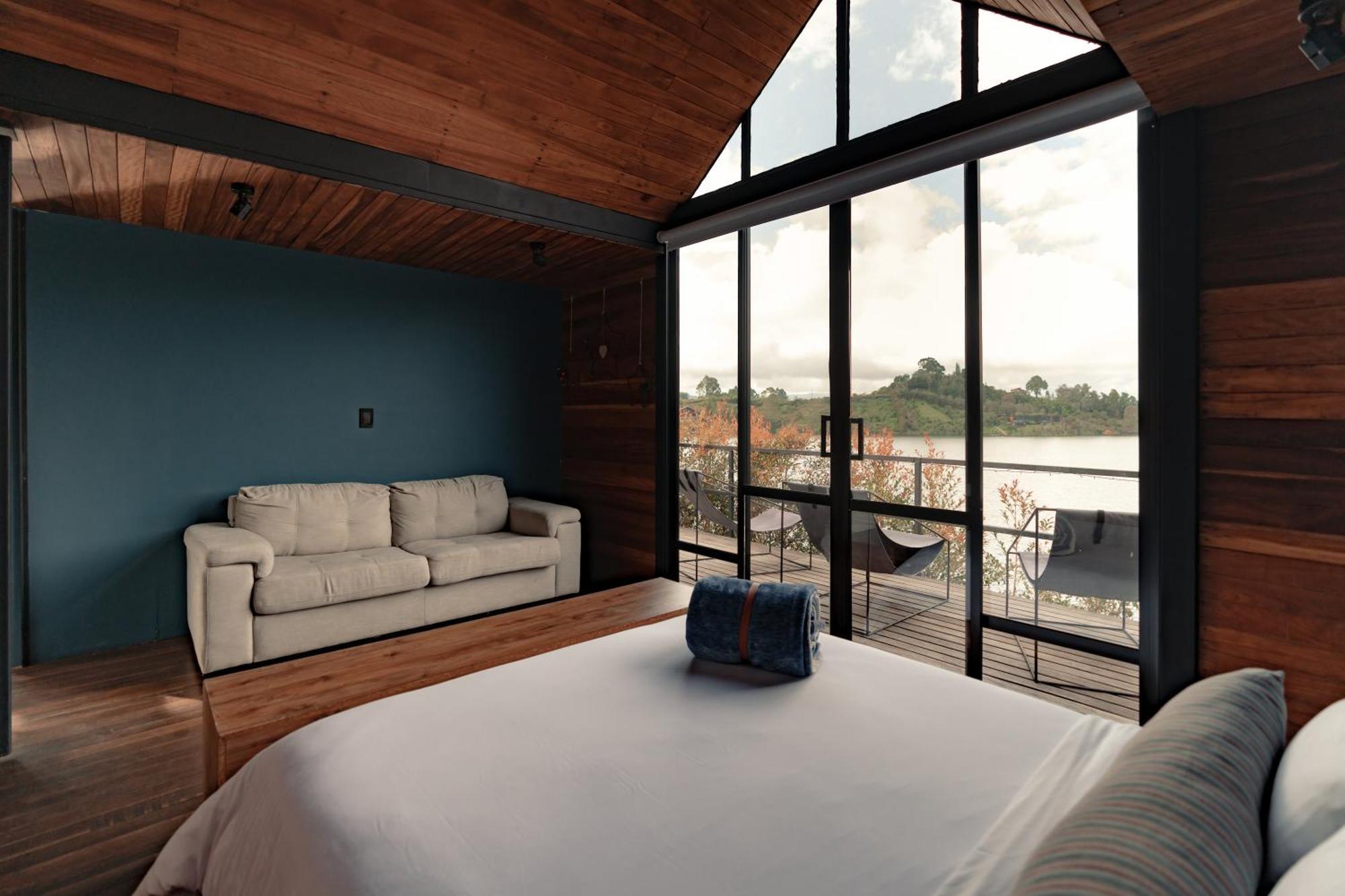 The Boato Hotel Guatape Ngoại thất bức ảnh A bedroom in a house