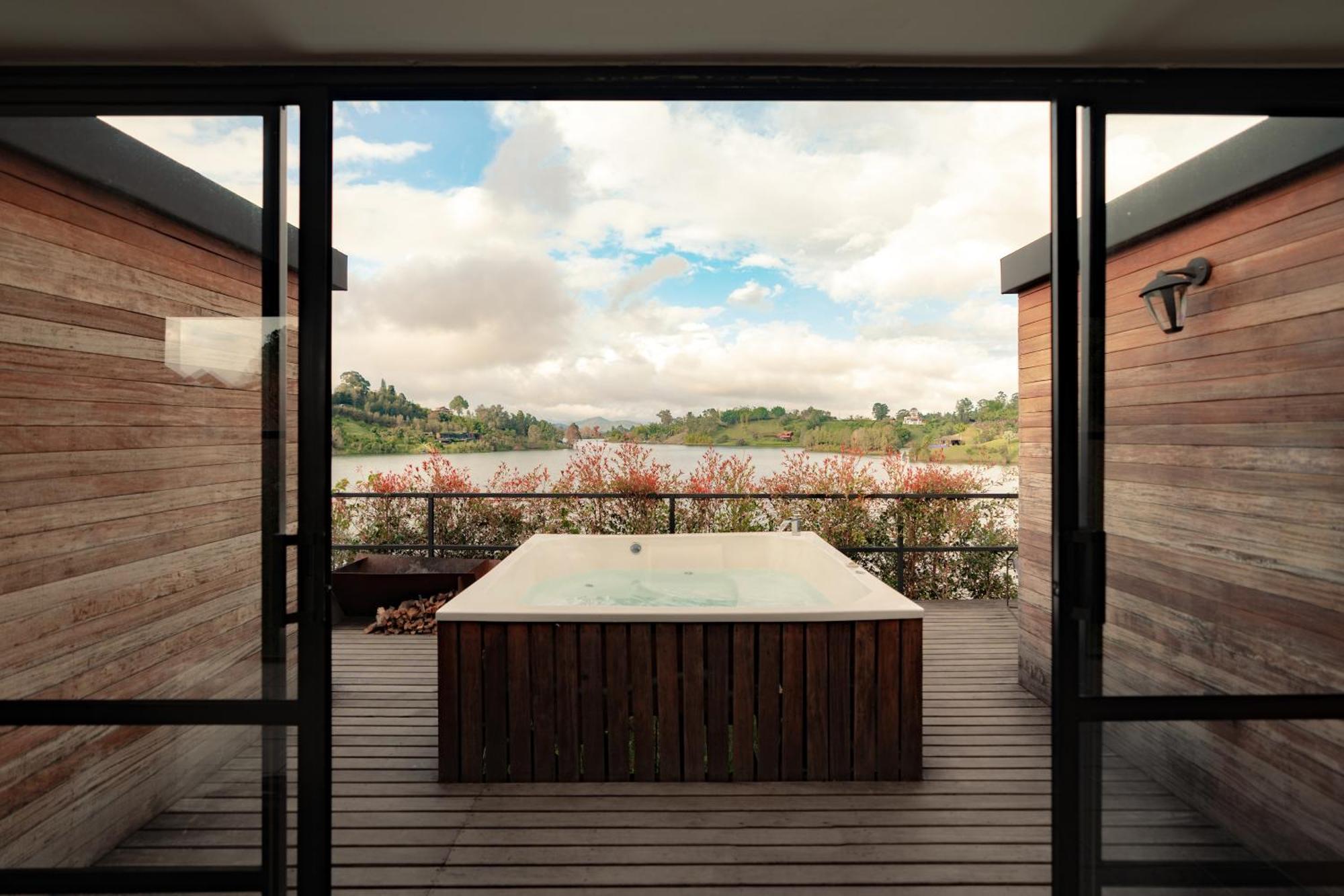 The Boato Hotel Guatape Ngoại thất bức ảnh The view from the house